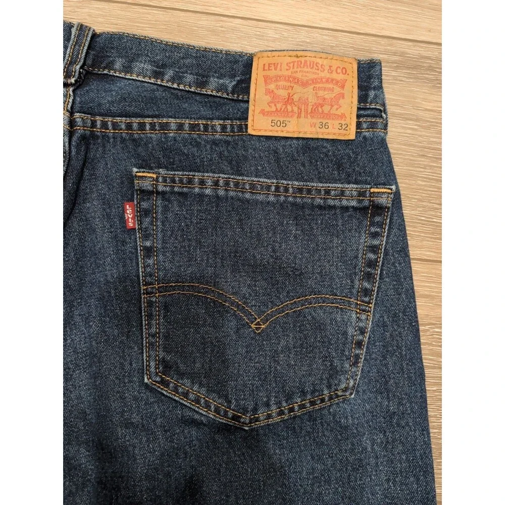 LEVI'S 505 MEN'S BLUE JEANS Straight  in Size 36 X 32 Dark Wash EUC